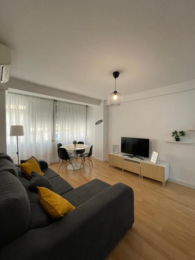 Holidays2Malaga 2 Bedroom Armengual De La Mota Close Shopping Center Exterior photo
