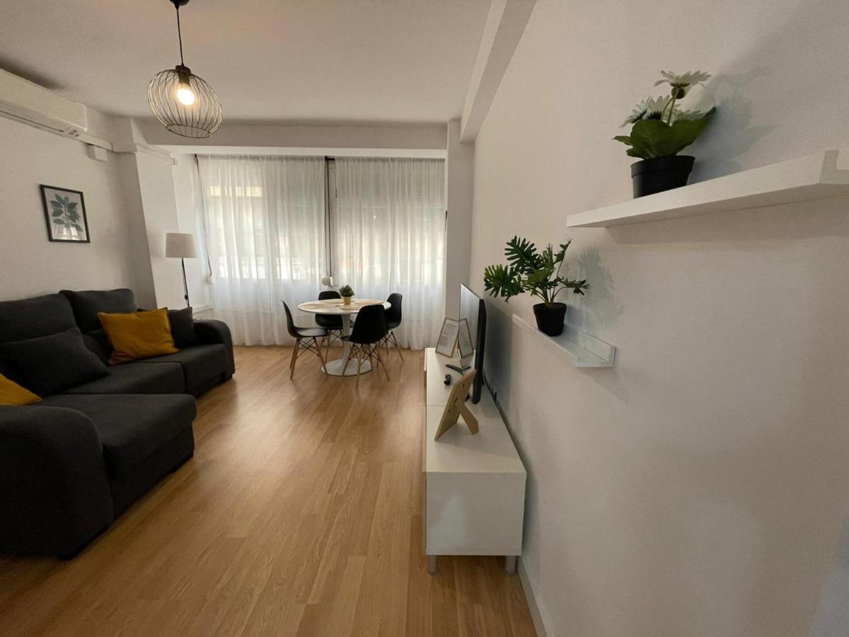 Holidays2Malaga 2 Bedroom Armengual De La Mota Close Shopping Center Exterior photo