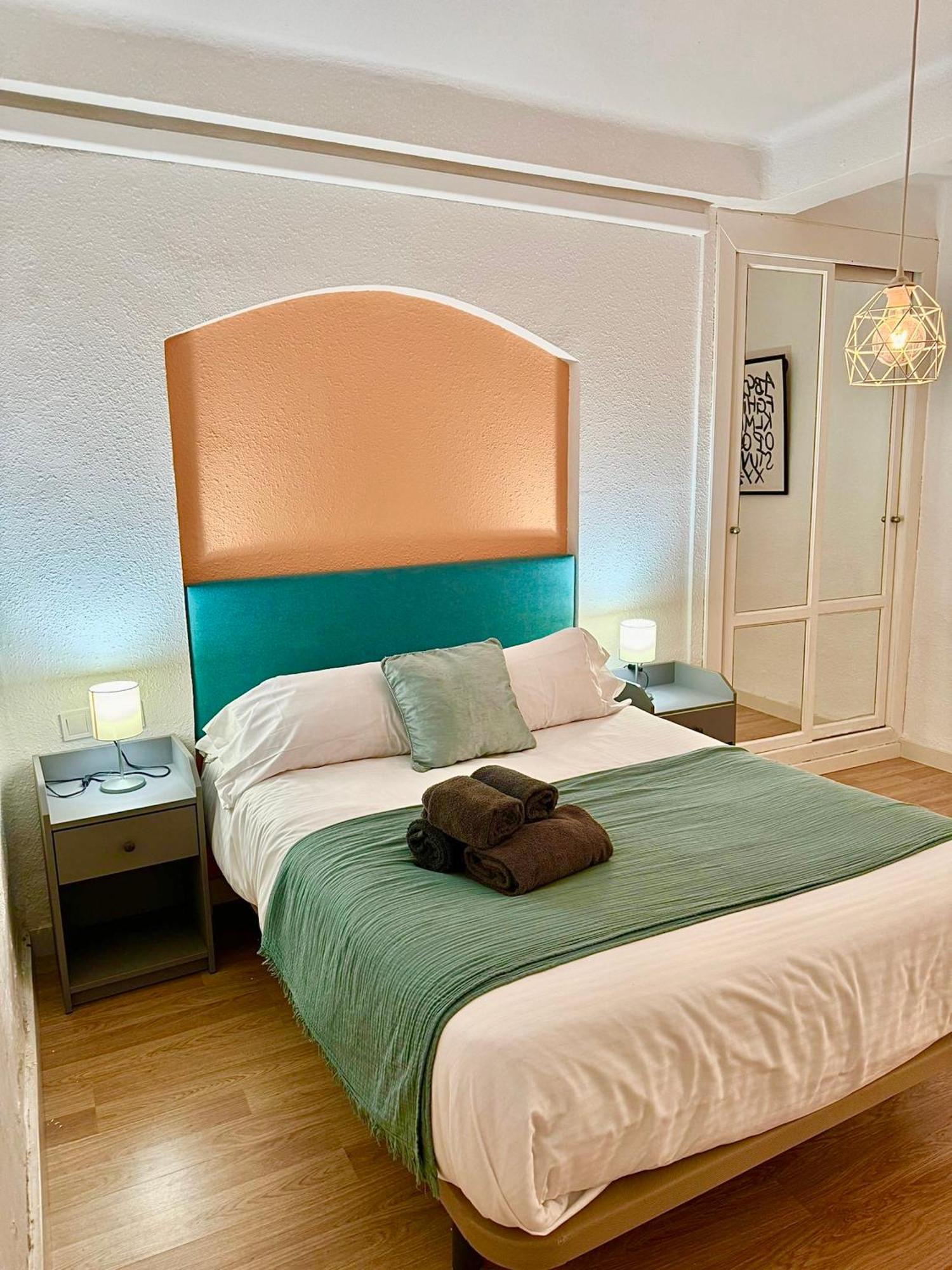 Holidays2Malaga 2 Bedroom Armengual De La Mota Close Shopping Center Exterior photo